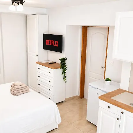 Park Apartment *